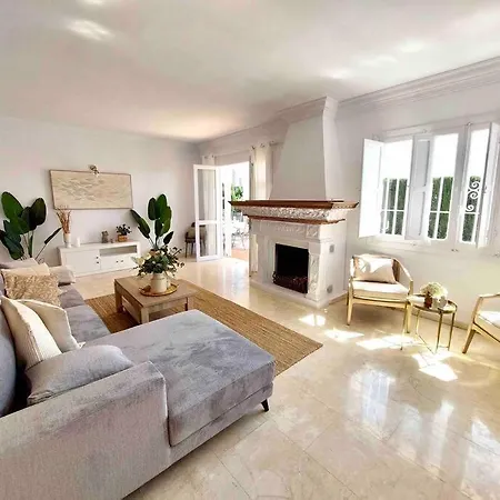 Caleta Beach House Beatriz Sinese Design Holiday home Torre Del Mar